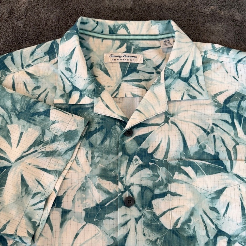 Tommy Bahama Mens The Bahama Coast Shirt Medium Green Short Sleeve Palm Ripstop